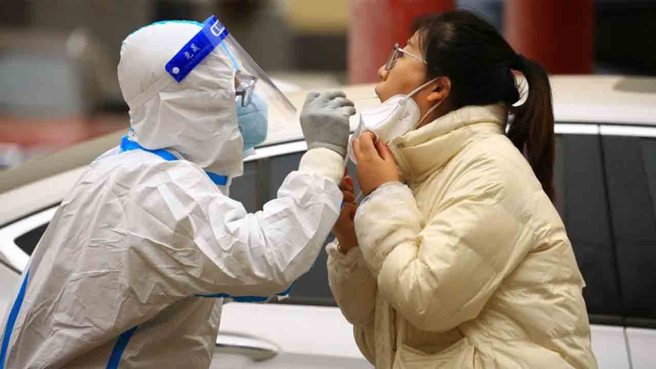 China Covid Cases | స్వల్పంగా తగ్గిన కరోనా కేసులు.. కొనసాగుతున్న కొవిడ్‌ ఉధృతి…!