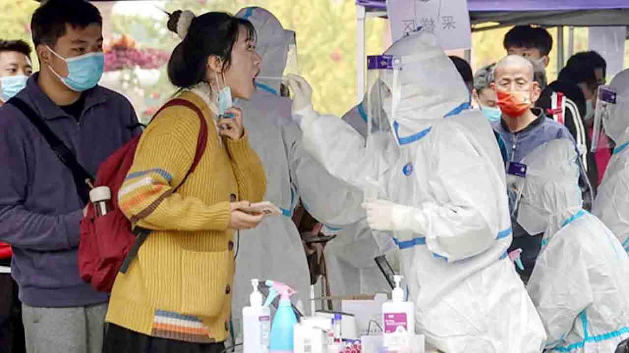 China Covid -19 | చైనాలో కోరలు చాస్తున్న కరోనా.. ఒక్కరోజే 10వేలు దాటిన కొత్త కేసులు..!