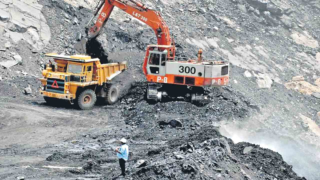 కోల్‌ ఇండియా ఫర్‌ సేల్‌.. వాటాల విక్రయానికి కేంద్ర సర్కార్‌ కసరత్తు