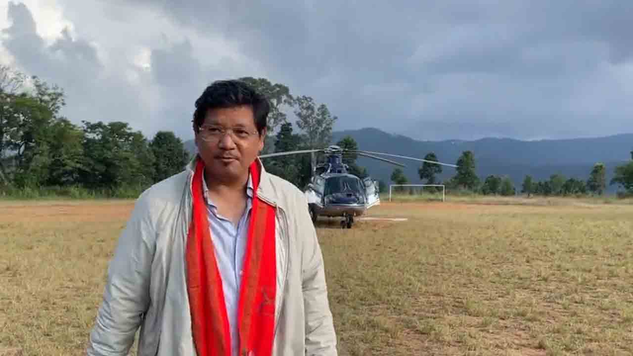 మేఘాలయ సీఎం సంగ్మా హెలికాప్టర్‌ అత్యవసర ల్యాండింగ్.. వీడియో