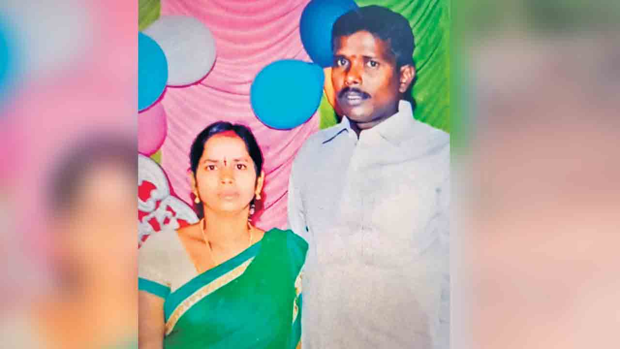 భార్య గొంతు కోసి.. భర్త ఆత్మహత్య