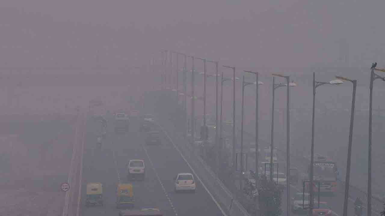 Delhi Air Pollution | కాలుష్య కోరల్లో ఢిల్లీ.. నెట్టింట పేలుతున్న మీమ్స్‌..!