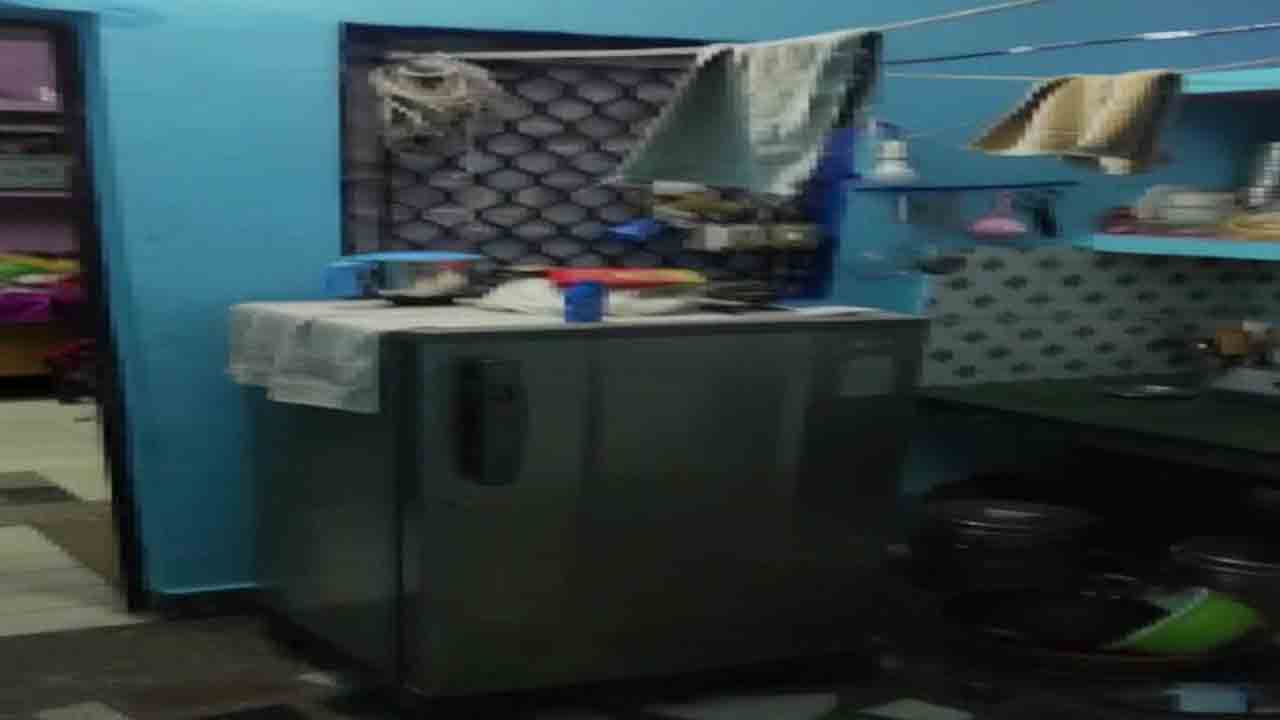 వ్యక్తిని హత్య చేసి 10 ముక్కలుగా నరికి.. ఫ్రిజ్‌లో దాచి అనంతరం పడేసిన భార్య, కుమారుడు