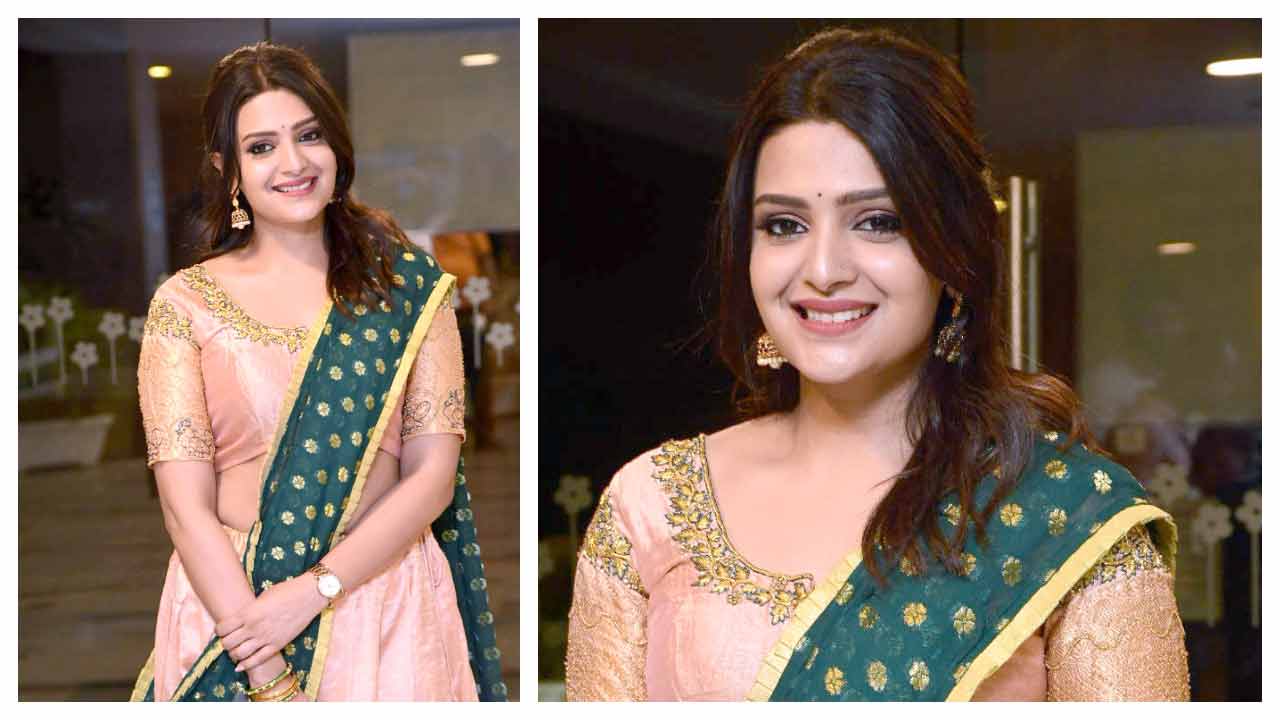 Divya Pillai | తగ్గేదే లే ప్రీ రిలీజ్ ఈవెంట్‌లో దివ్య పిళ్లై..