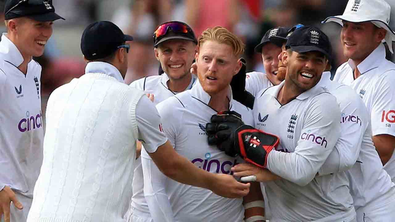 ఇంగ్లండ్‌, పాక్ టెస్ట్‌ సిరీస్‌.. 17 ఏండ్ల తర్వాత పాకిస్థాన్‌లో అడుగుపెట్టిన ఇంగ్లిష్ జట్టు