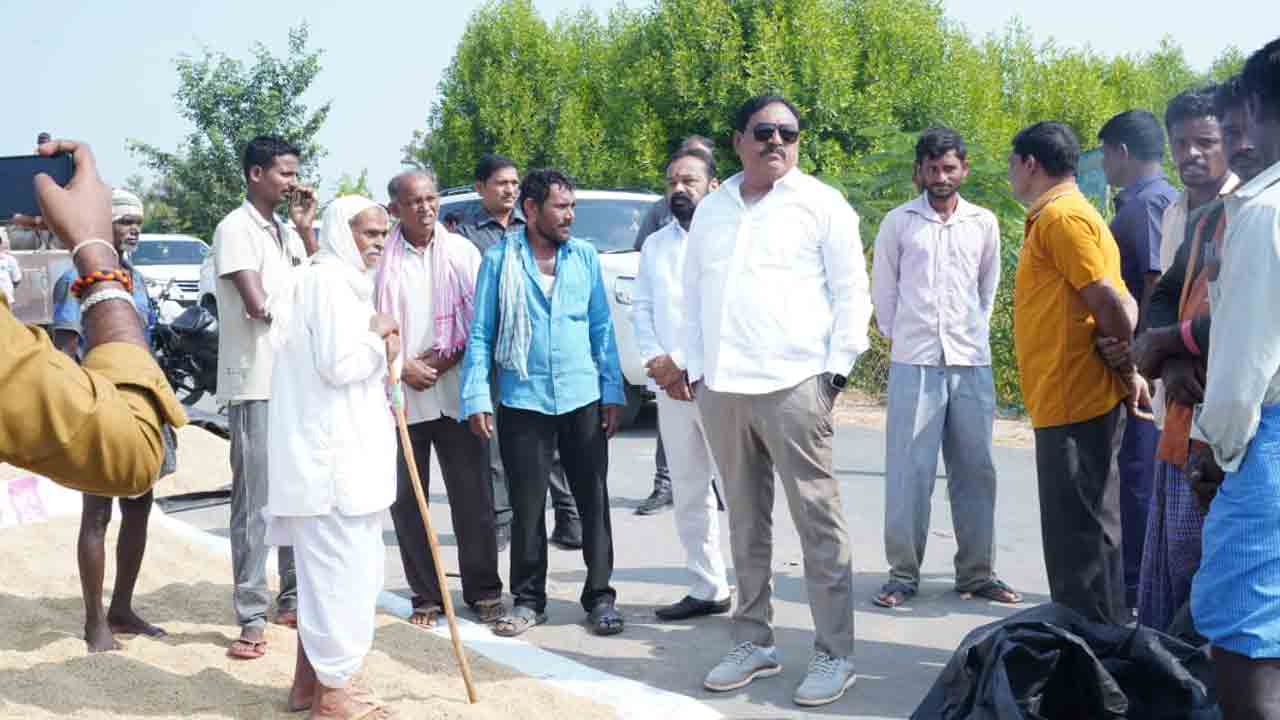 Errabelli Dayakar Rao | ఆఖరి గింజ వరకు ప్రభుత్వం కొనుగోలు చేస్తుంది: మంత్రి ఎర్రబెల్లి