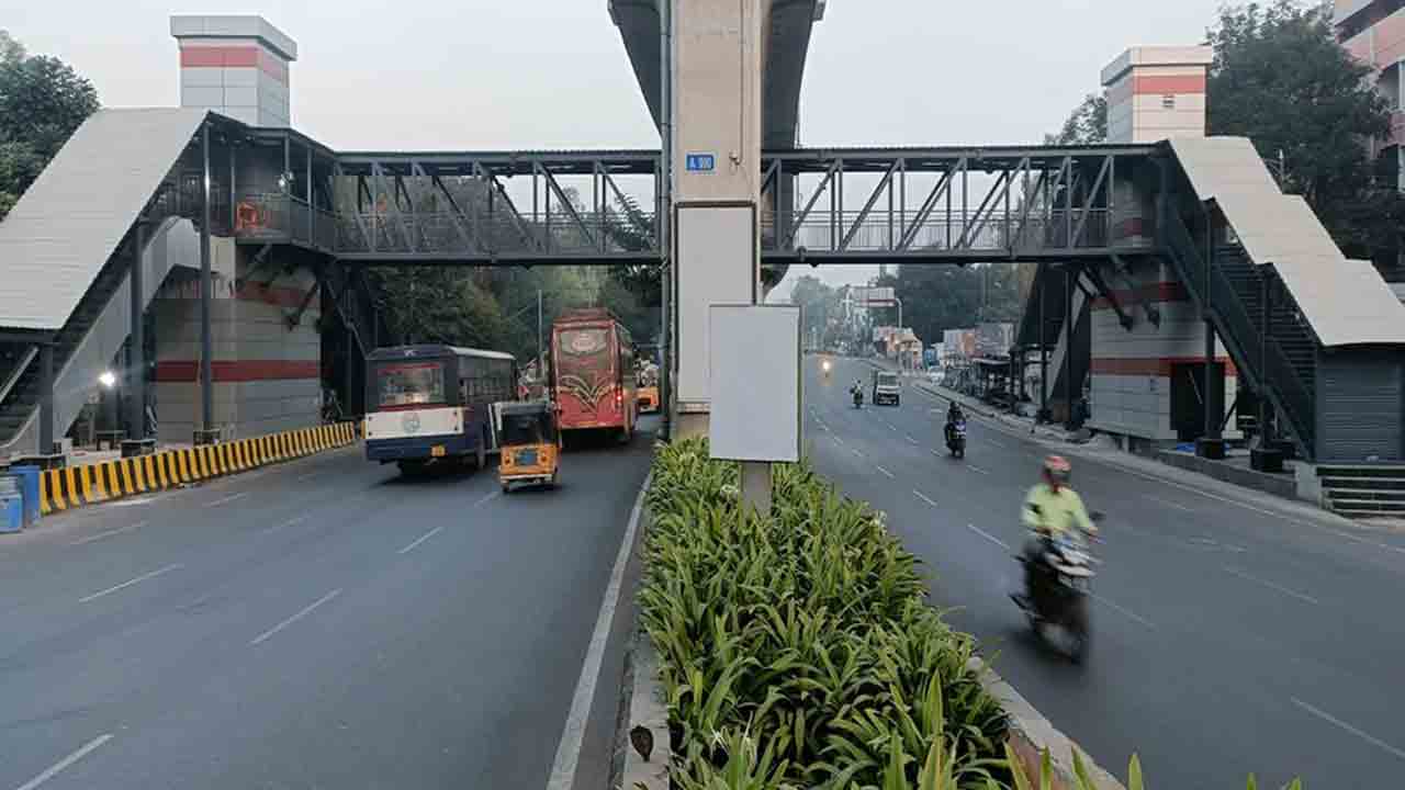 ఎర్రగడ్డ ఫుట్‌ఓవర్‌ బ్రిడ్జిని ప్రారంభించిన మంత్రి తలసాని