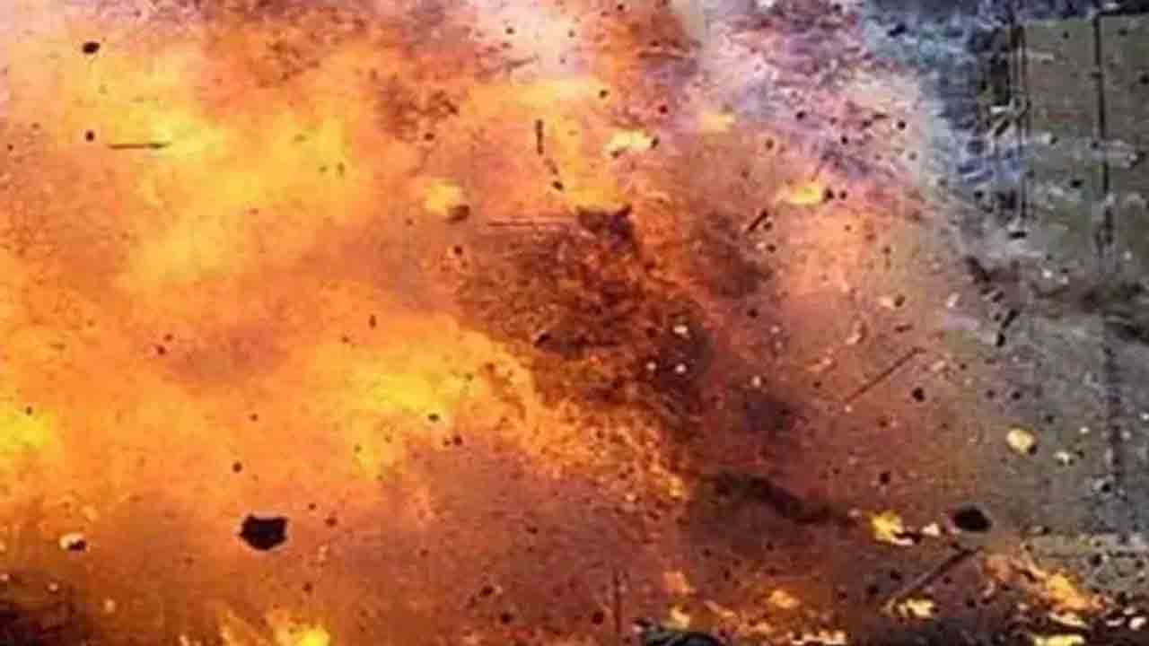 West Godavari | బాణాసంచా కర్మాగారంలో పేలుడు.. నలుగురు మృత్యువాత