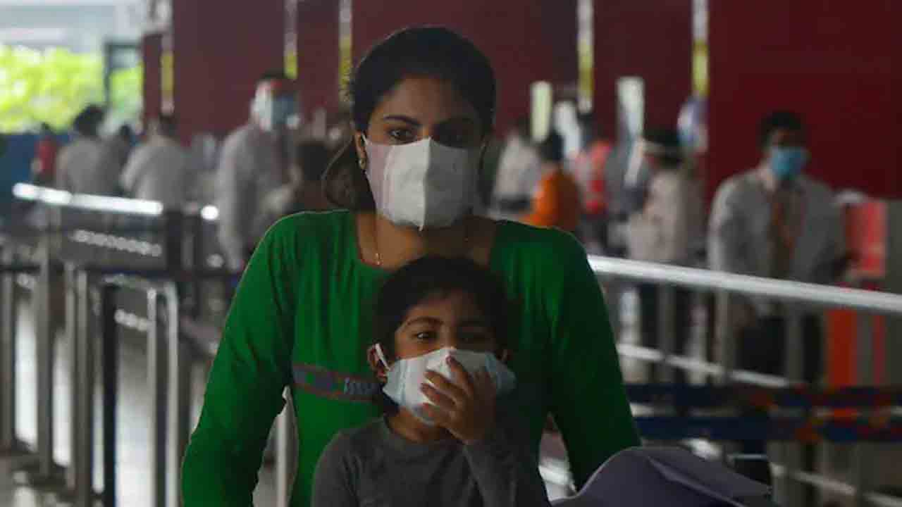 విమానాల్లో ఇక ఫేస్‌మాస్క్‌ తప్పనిసరి కాదు..