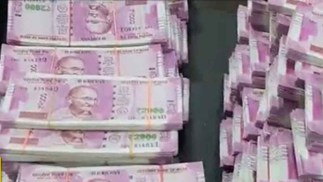 Fake Currency | మహారాష్ట్రలో భారీగా నకిలీ రూ.2 వేల నోట్లు స్వాధీనం, ఇద్దరు అరెస్ట్‌