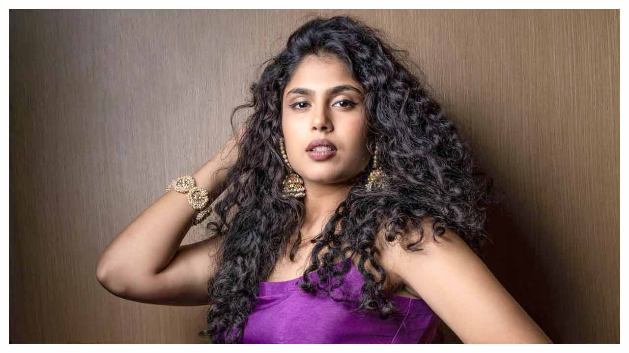 Faria Abdullah | కిల్లింగ్‌ లుక్స్‌తో మతులు పోగొడుతున్న ఫరియా అబ్దుల్లా..