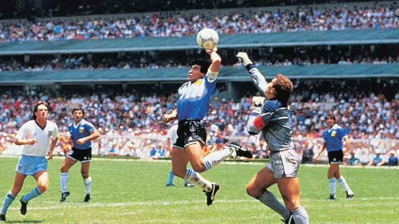 Hand of God Football | వేలంలో రూ.20 కోట్లు పలికిన హ్యాండ్ ఆఫ్ గాడ్ ఫుట్బాల్