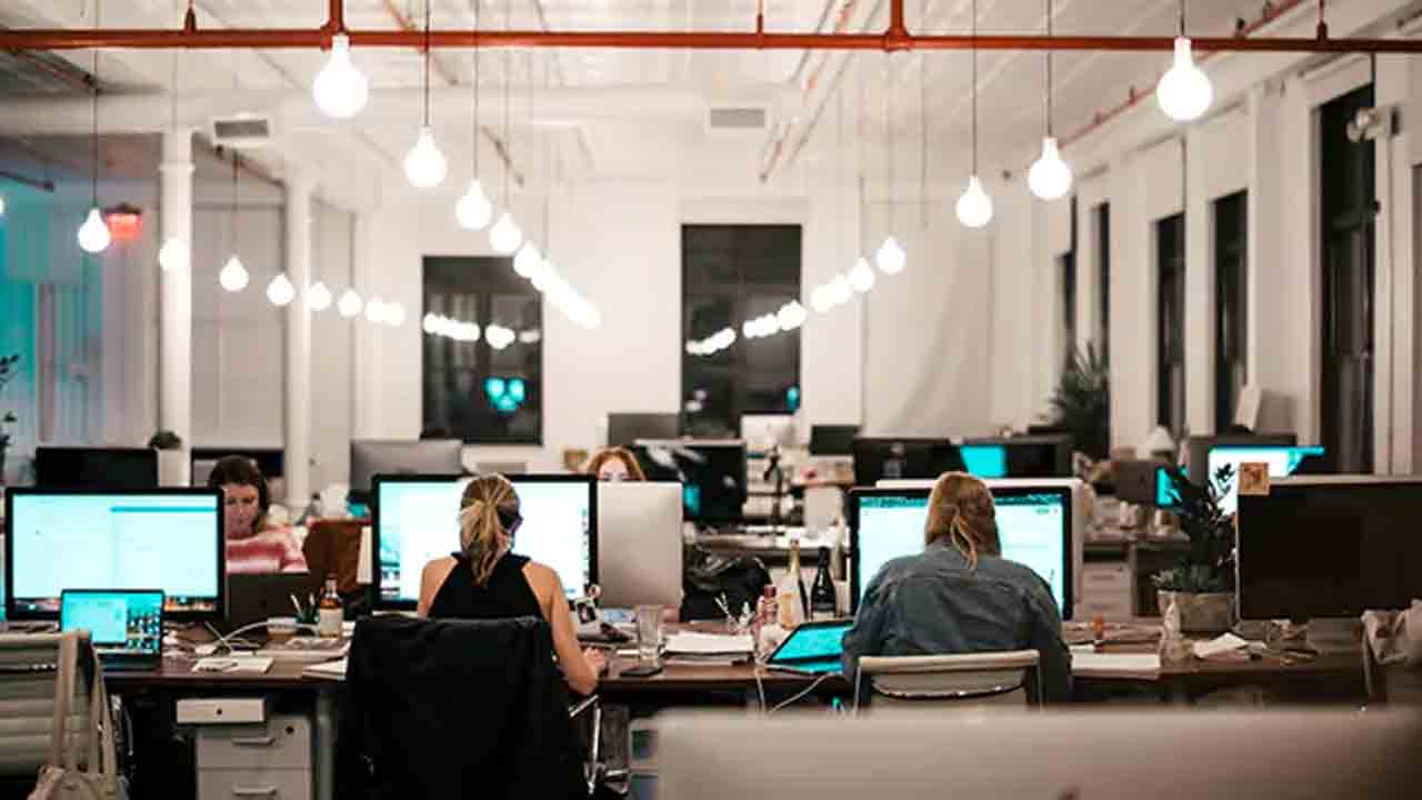 Four-Day Working | అక్కడ వారానికి నాలుగు రోజులే పనిదినాలు..!