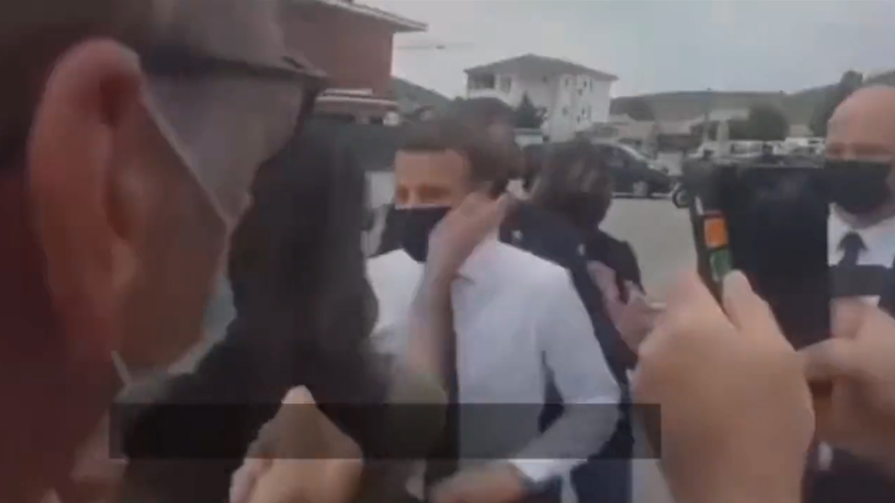 ఫ్రాన్స్‌ అధ్యక్షుడి చెంప వాయగొట్టిన మహిళ..! సోషల్‌ మీడియాలో వీడియో వైరల్‌..!