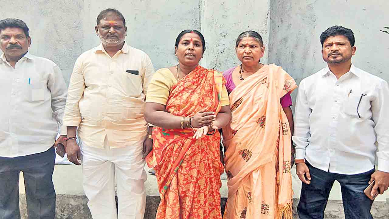 రాజ్యాసభ సభ్యుడు లక్ష్మణ్‌ డ్రైవర్‌పై పోలీసులకు ఫిర్యాదు