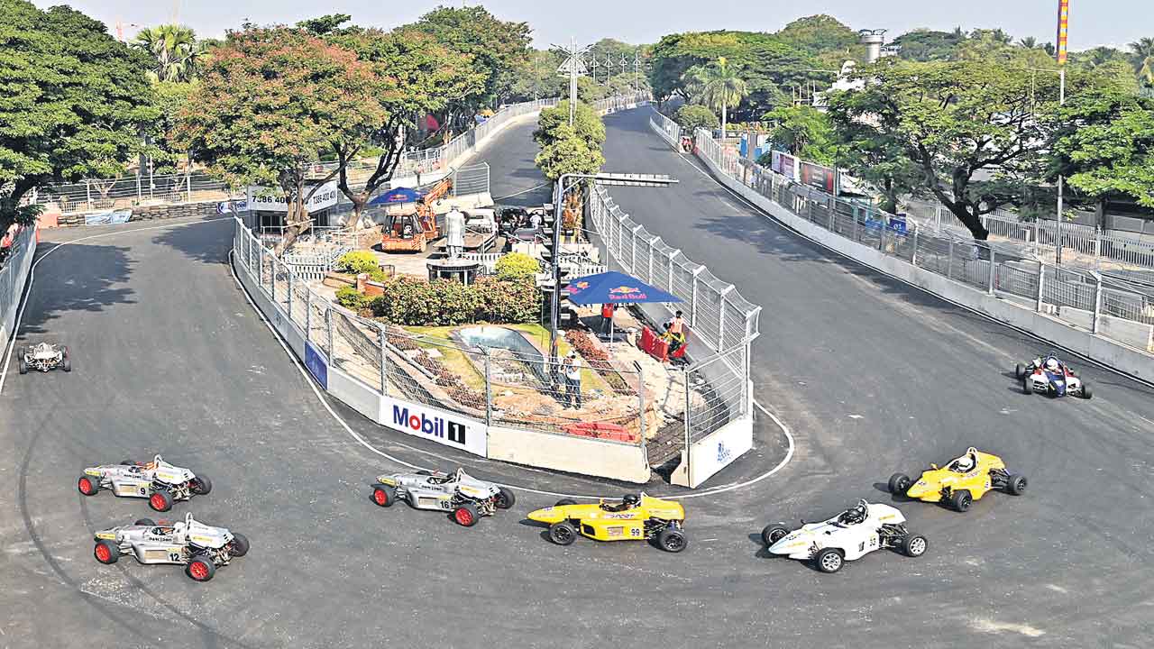 రయ్‌.. రయ్‌ మంటూ..!