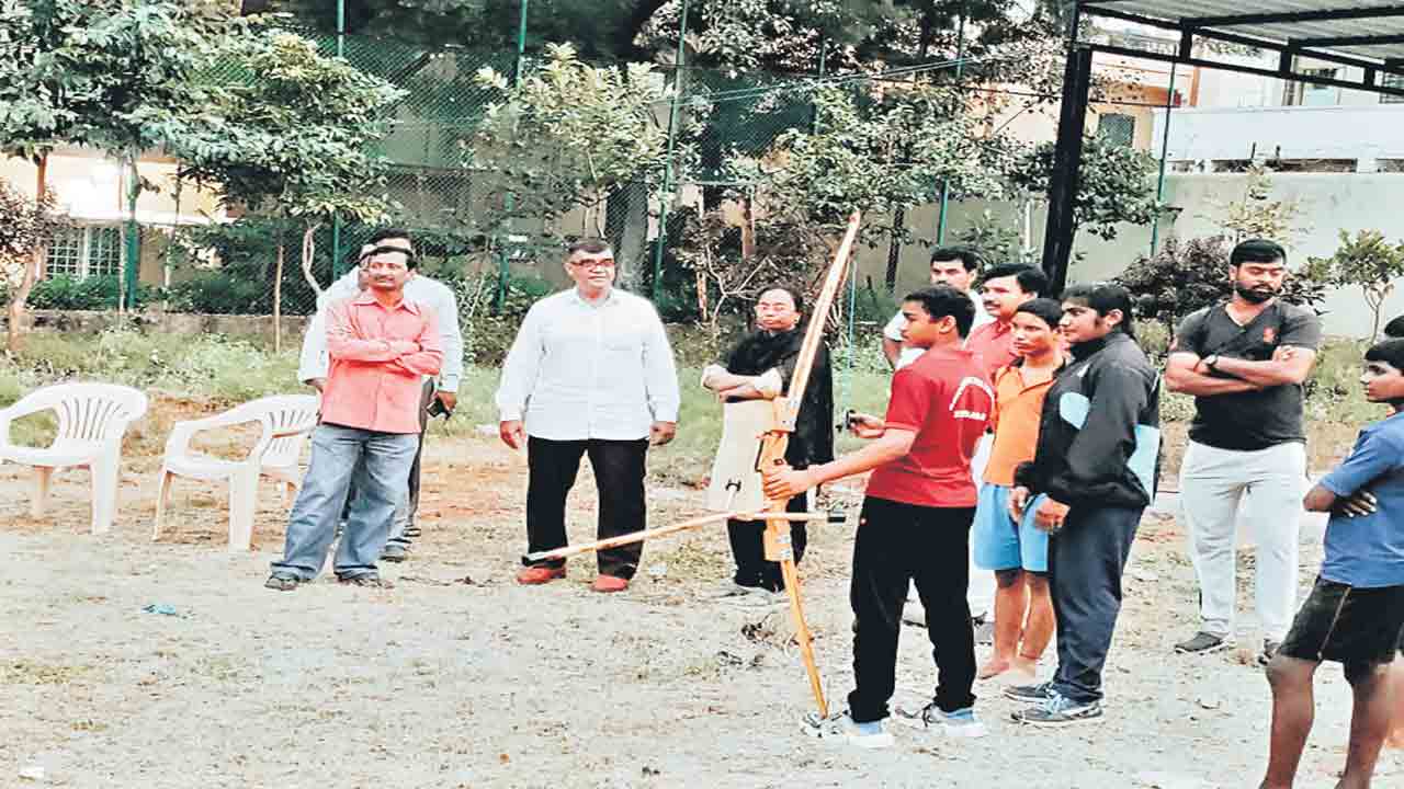 విల్లు చేతపట్టుగురిచూసి కొట్టు.!