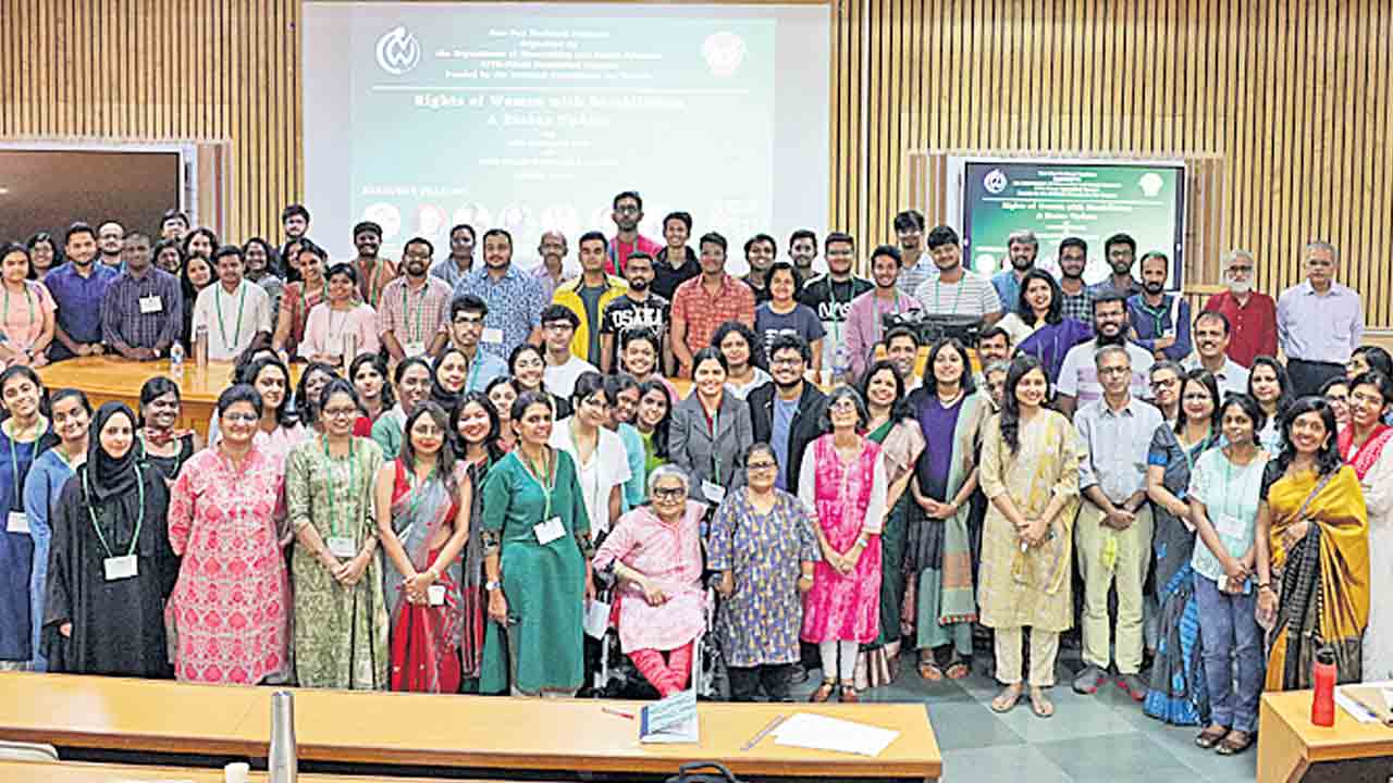 విజ్ఞానం ముందు.. వైకల్యం అడ్డురాదు