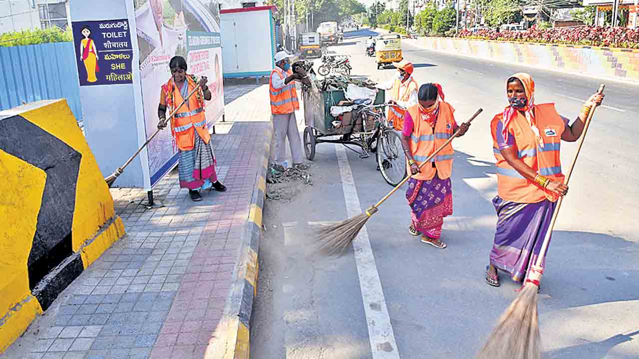 పకడ్బందీగా పారిశుధ్య నిర్వహణ..!!