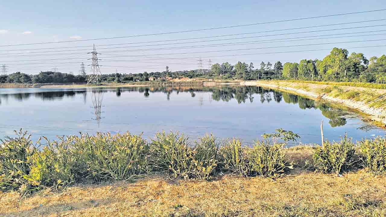 లోతు తెలియక నీటిలోకి దిగి..