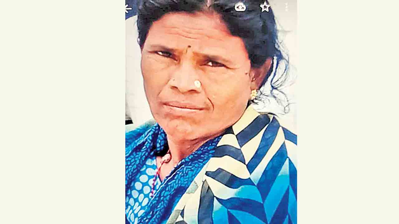 మహిళను హత్యచేసి.. ఆభరణాలు అపహరణ