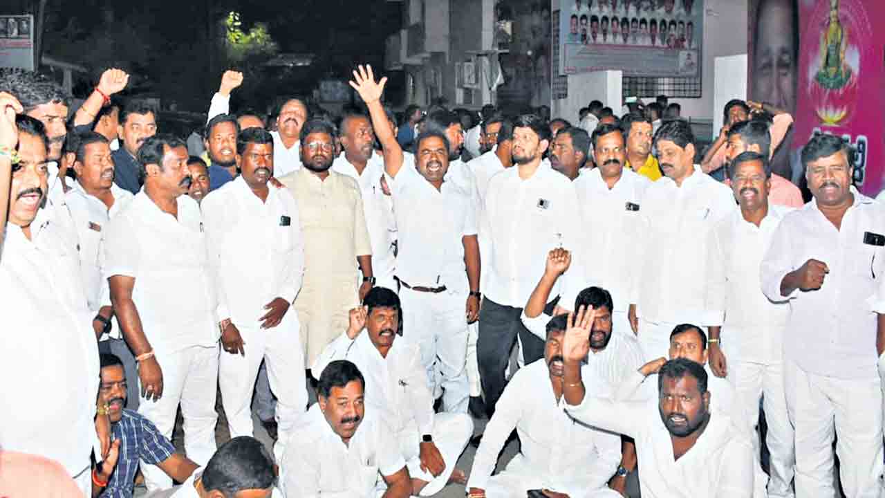 కక్షతోనే ఐటీ దాడులు