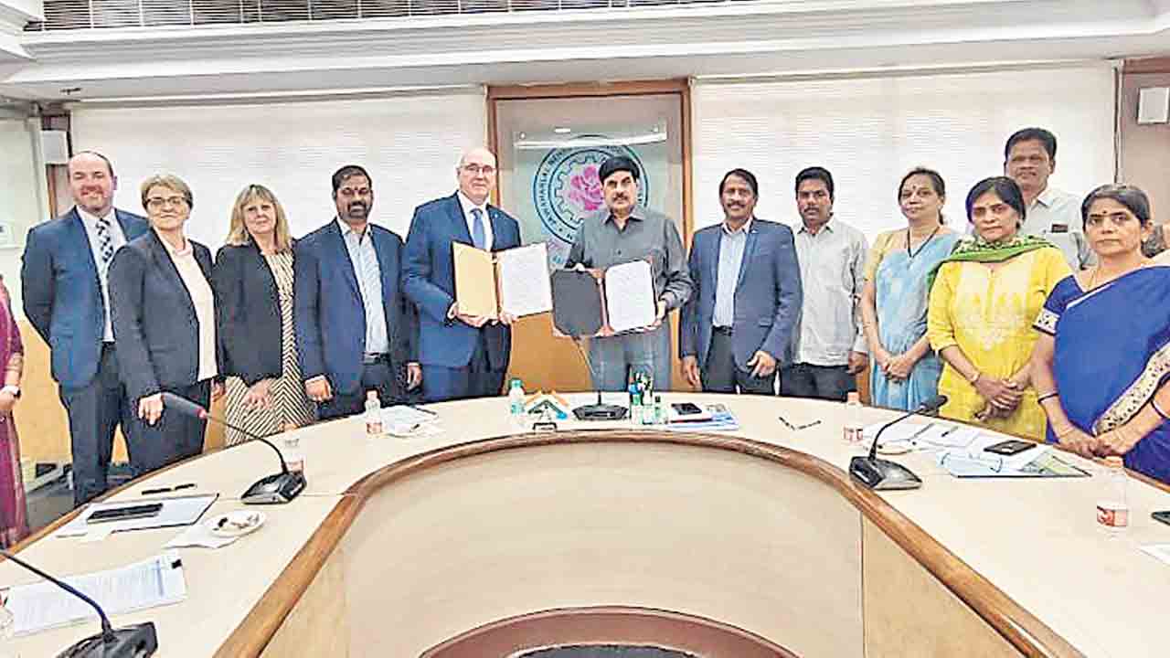 వెస్ట్రన్‌ సిడ్నీ యూనివర్సిటీతో జేఎన్‌టీయూహెచ్‌ ఒప్పందం