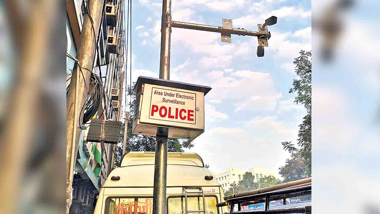 సీసీ కెమెరాల ఏర్పాటుతో.. తగ్గిన నేరాలు