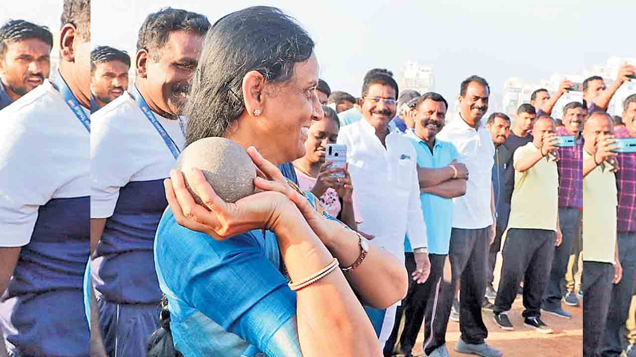 సీఎం కేసీఆర్‌ విజన్‌ ఉన్న నాయకుడు