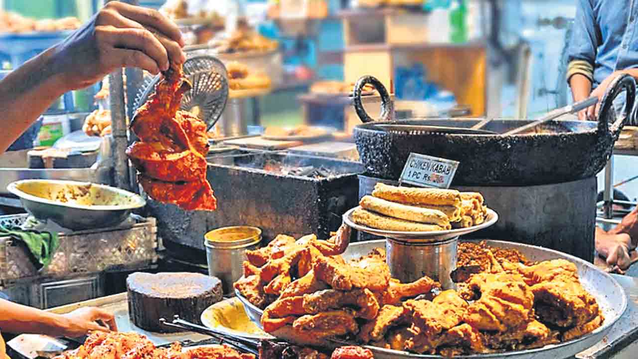 అక్కడికక్కడే.. కల్తీ నిగ్గు తేల్చి