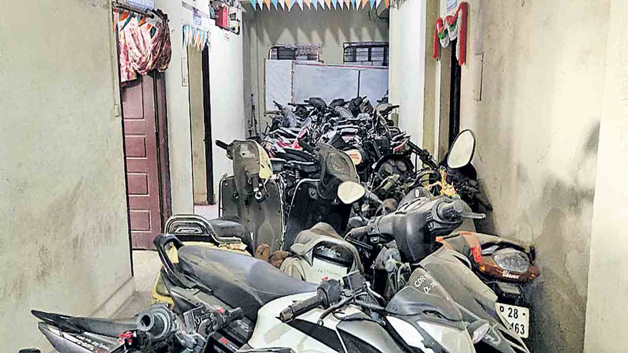 స్టేషన్‌ నిండిపోయింది..