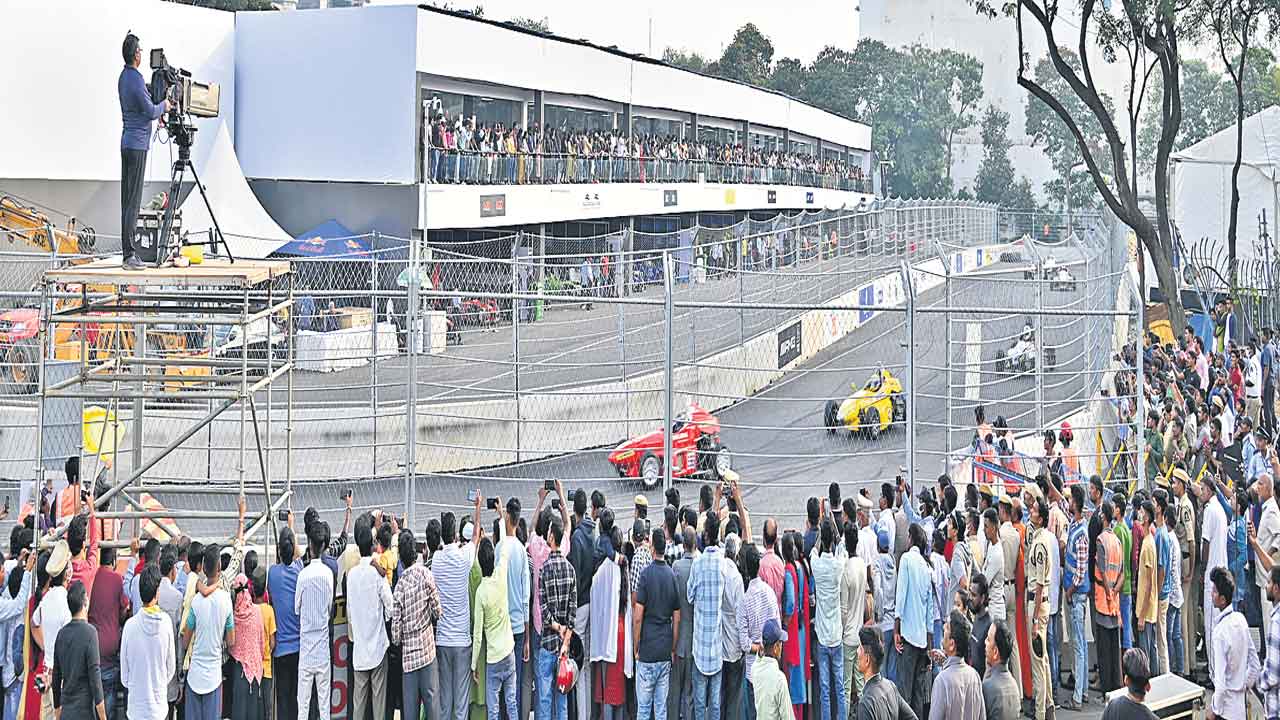 రేసింగ్‌ ట్రాక్‌పై ప్రత్యేక నజర్‌