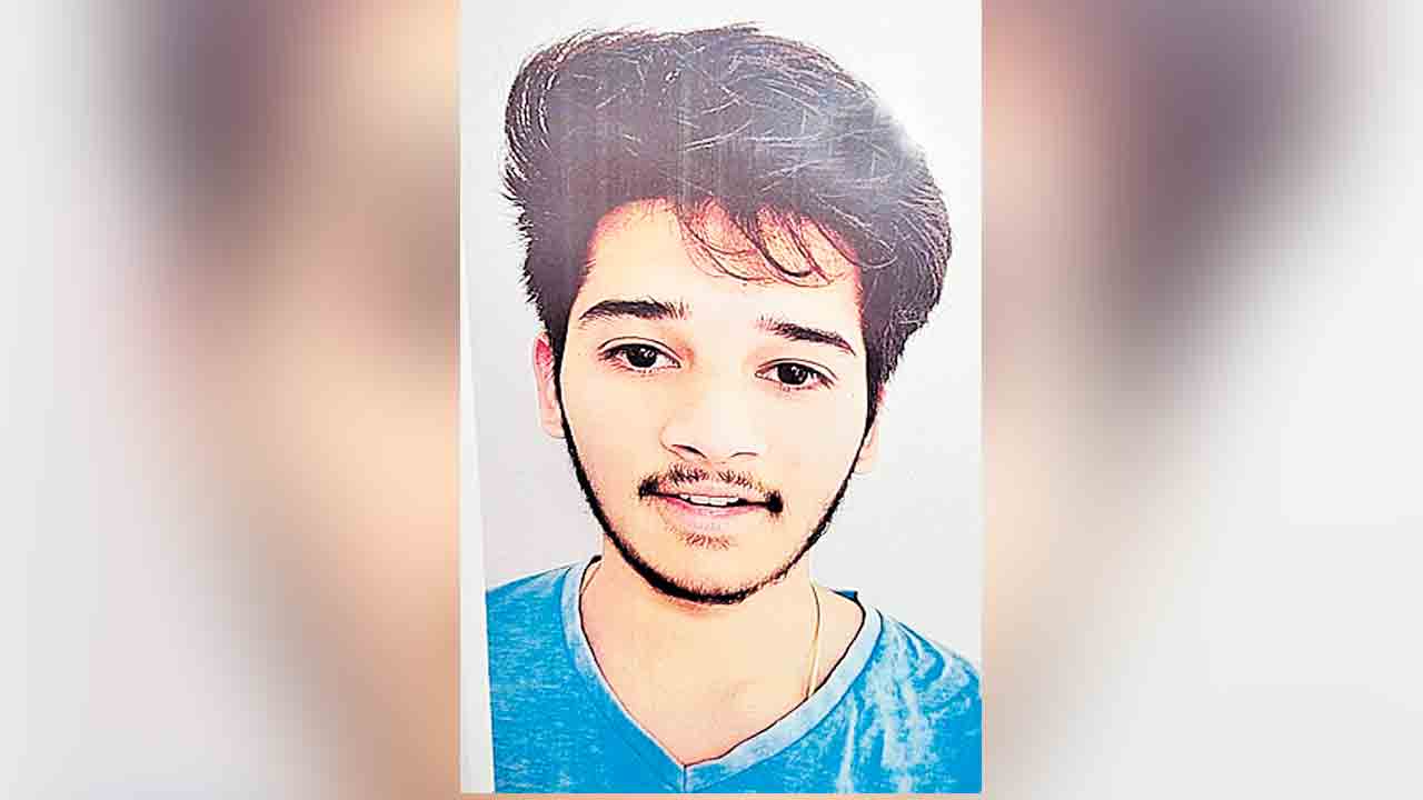 సబ్జెక్ట్‌ల్లో ఫెయిల్‌.. తల్లి మందలింపు