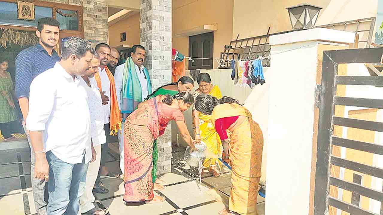 తీరిన క‘న్నీటి’ గోస..