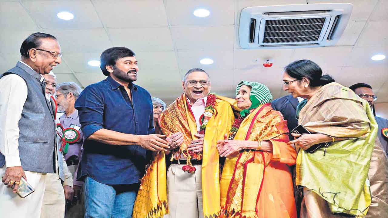 రాజకీయాల్లో రాణించడం కష్టం