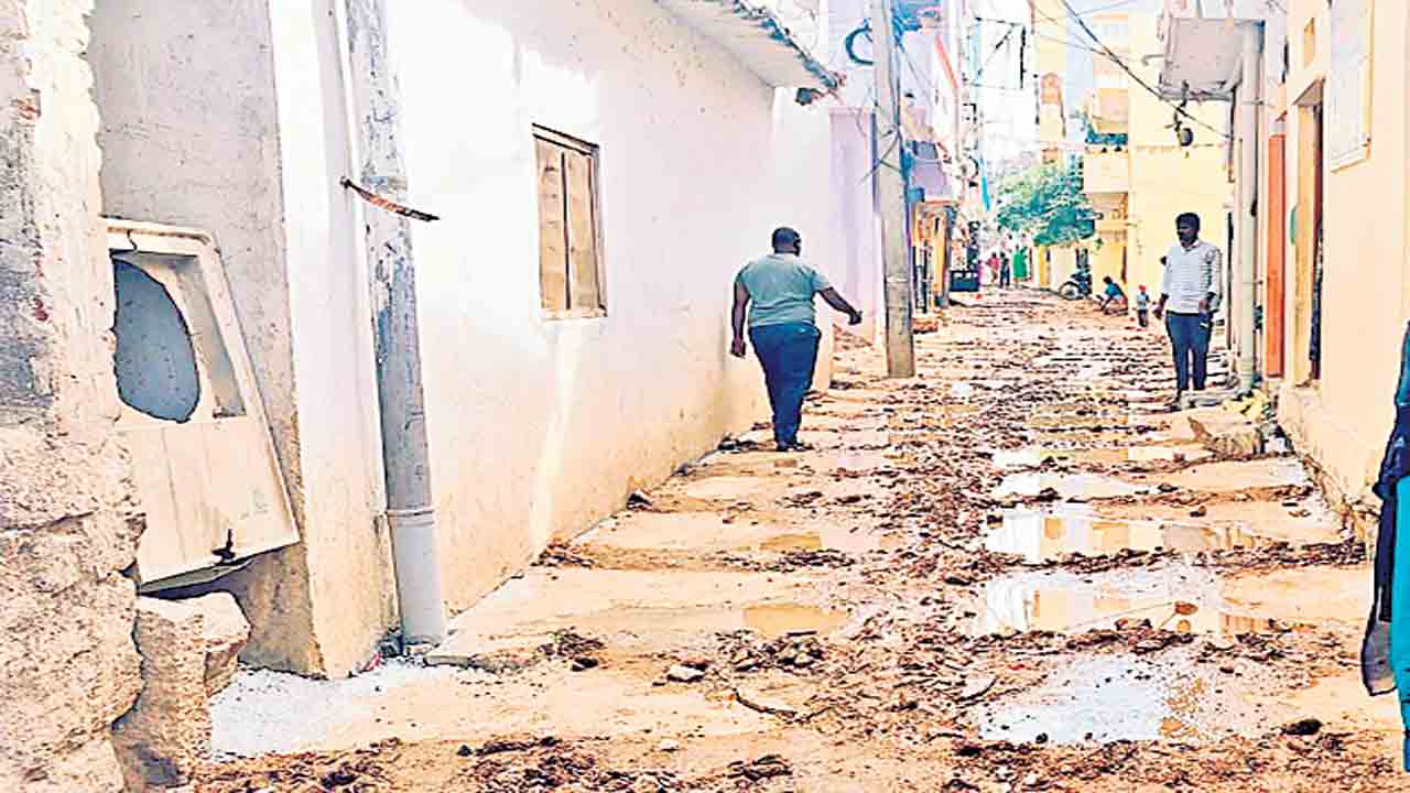 రాయదుర్గంలో జోరుగా అభివృద్ధి పనులు