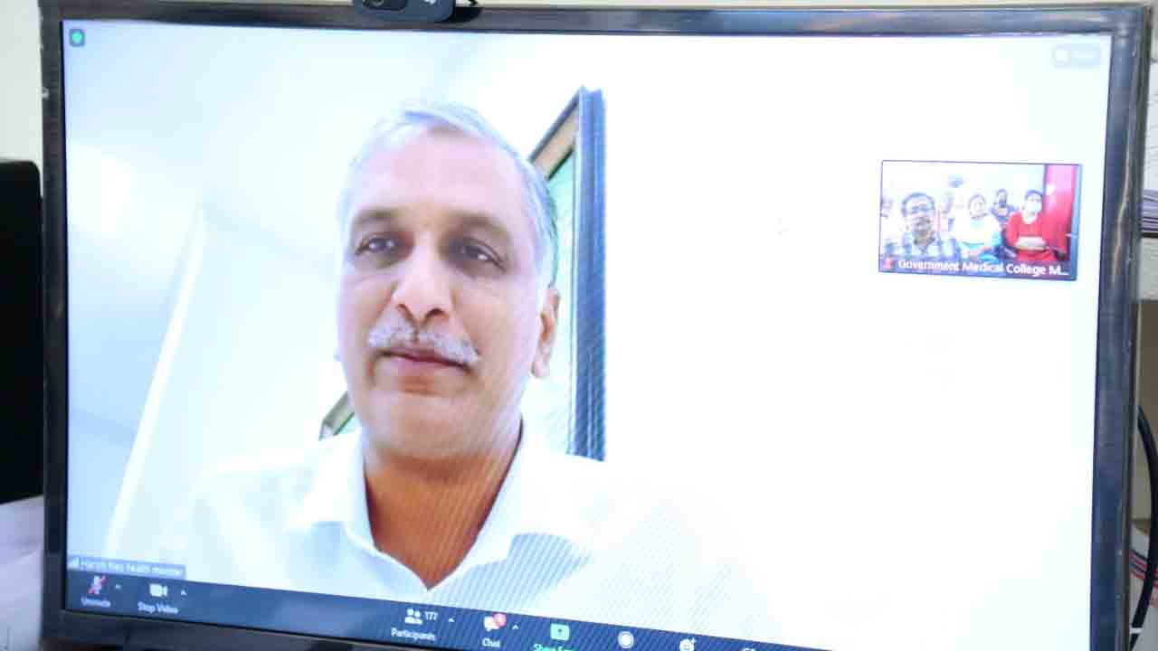 టిఫా స్కానింగ్‌ మిషన్లను ప్రారంభించిన హరీశ్‌రావు