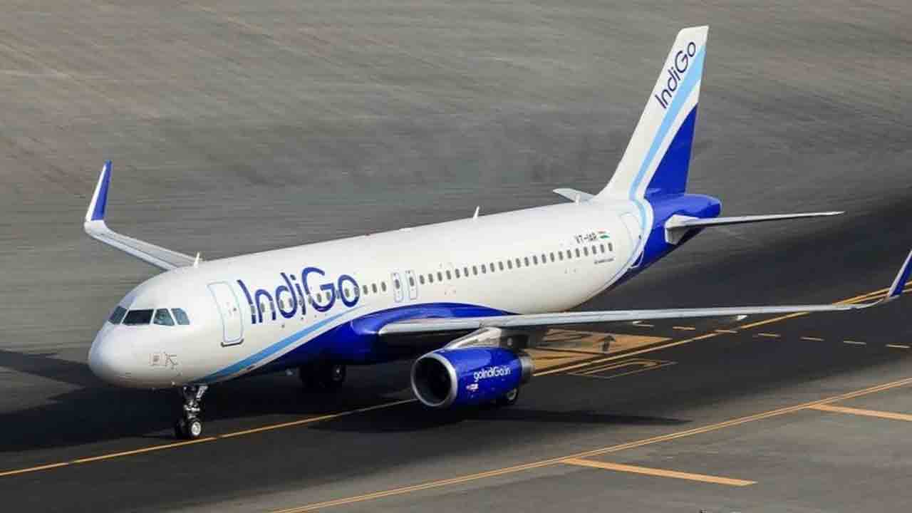 శంషాబాద్‌లో ఇండిగో విమానం అత్యవసర ల్యాండింగ్‌