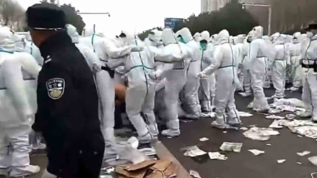 ఐఫోన్‌ ప్లాంట్‌లో ఉద్యోగుల ఘర్షణ.. జెంగ్‌జూలో లాక్‌డౌన్‌ విధించిన చైనా