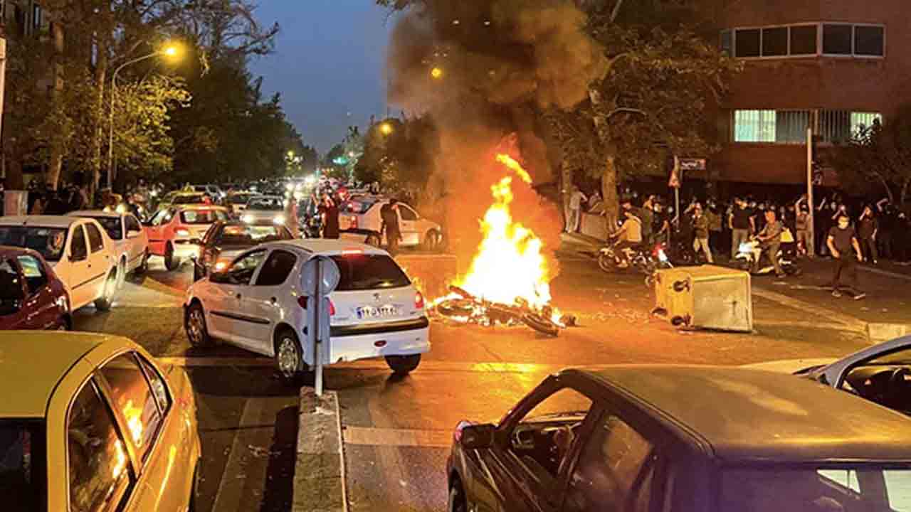 Anti Hijab row | ఆందోళనకారులపై దుండగుల కాల్పులు.. ఐదుగురు మృతి