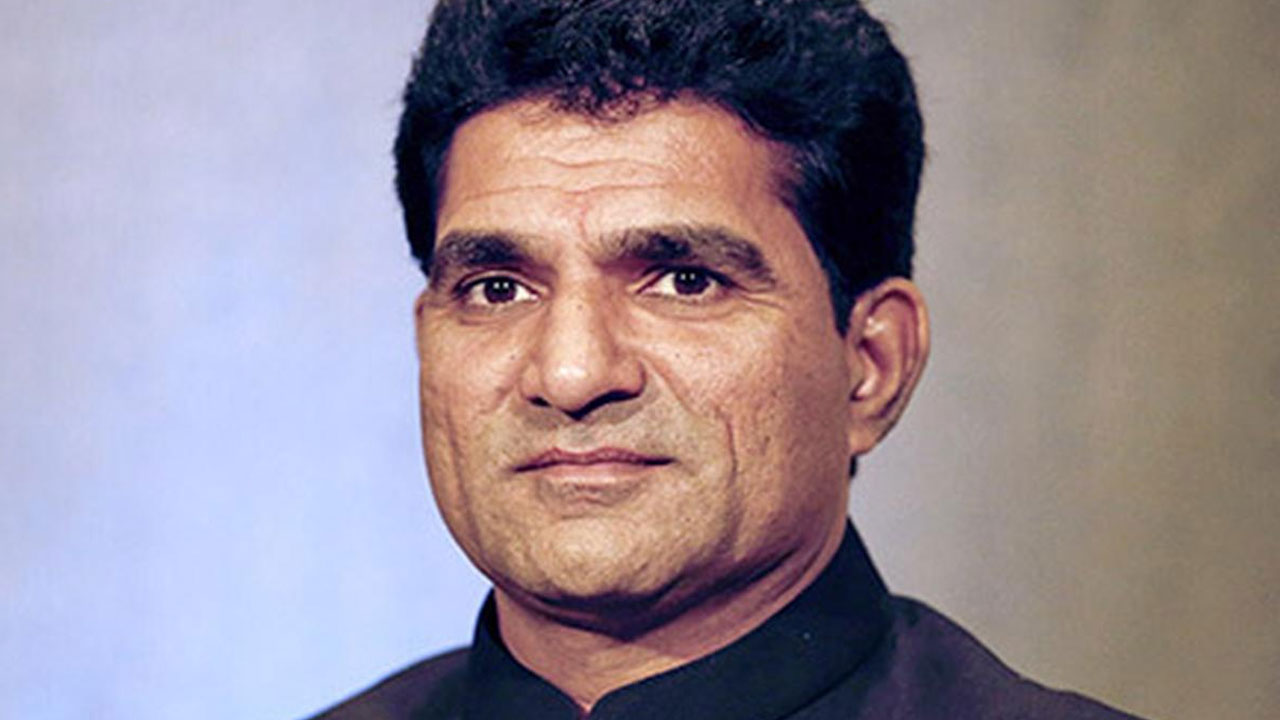 ఖంభాలియా నుంచి పోటీ చేయ‌నున్న ఆప్ సీఎం అభ్య‌ర్థి