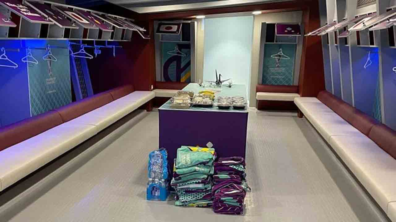 FIFA World Cup | లాకర్‌ రూమ్‌ను శుభ్రం చేసిన జపాన్‌ ఆటగాళ్లు..!