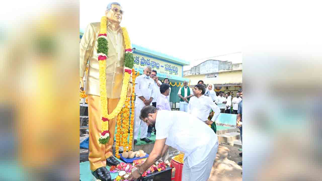 సత్తుపల్లిలో జయశంకర్‌ విగ్రహాన్ని ఆవిష్కరించిన ఎంపీలు