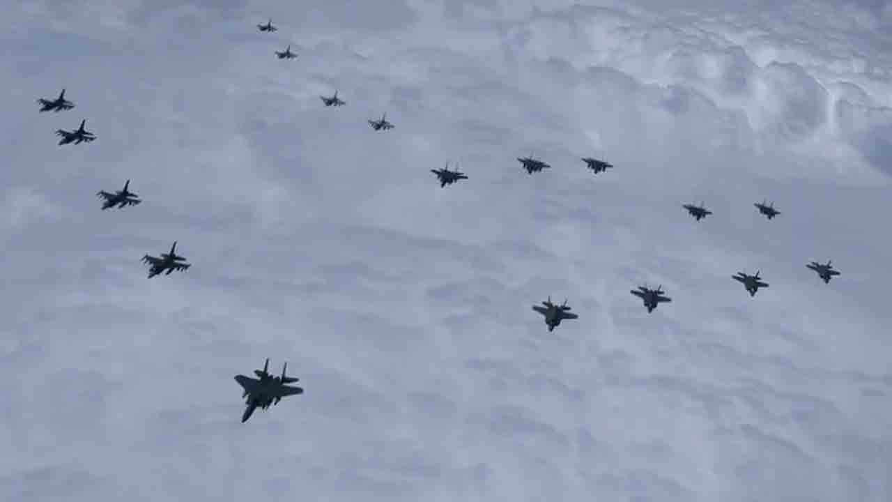 180 యుద్ధ విమానాలతో ఉత్తర కొరియా కవ్వింపు… గాల్లోకి దక్షిణ కొరియా జెట్లు