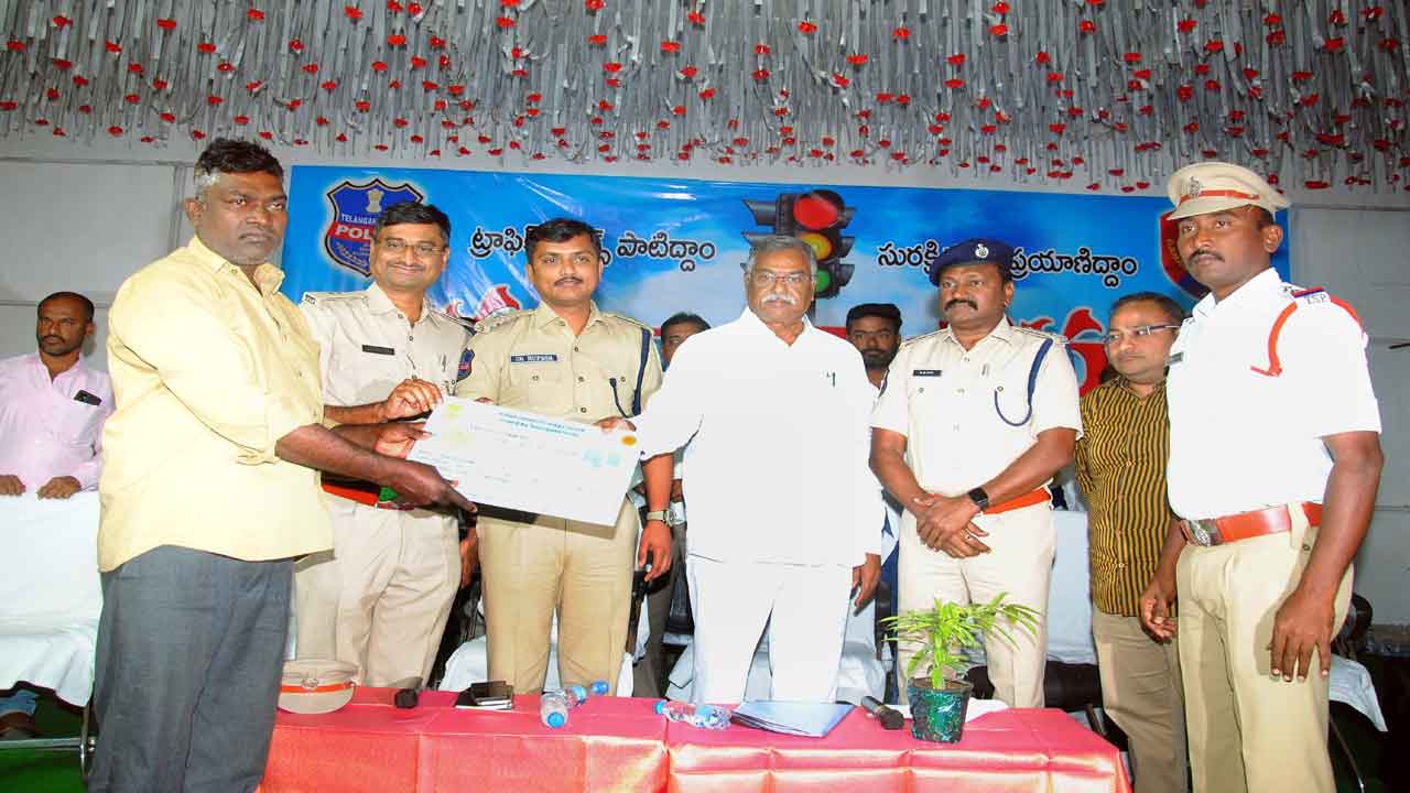 ఆటోలకు టాక్స్‌ తగ్గించిన ఘనత కేసీఆర్‌దే