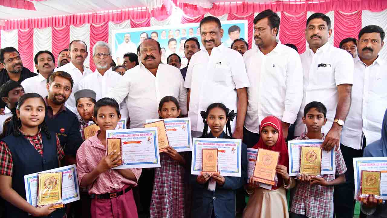 గ్రంథాలయాలు దేవాలయాలతో సమానం