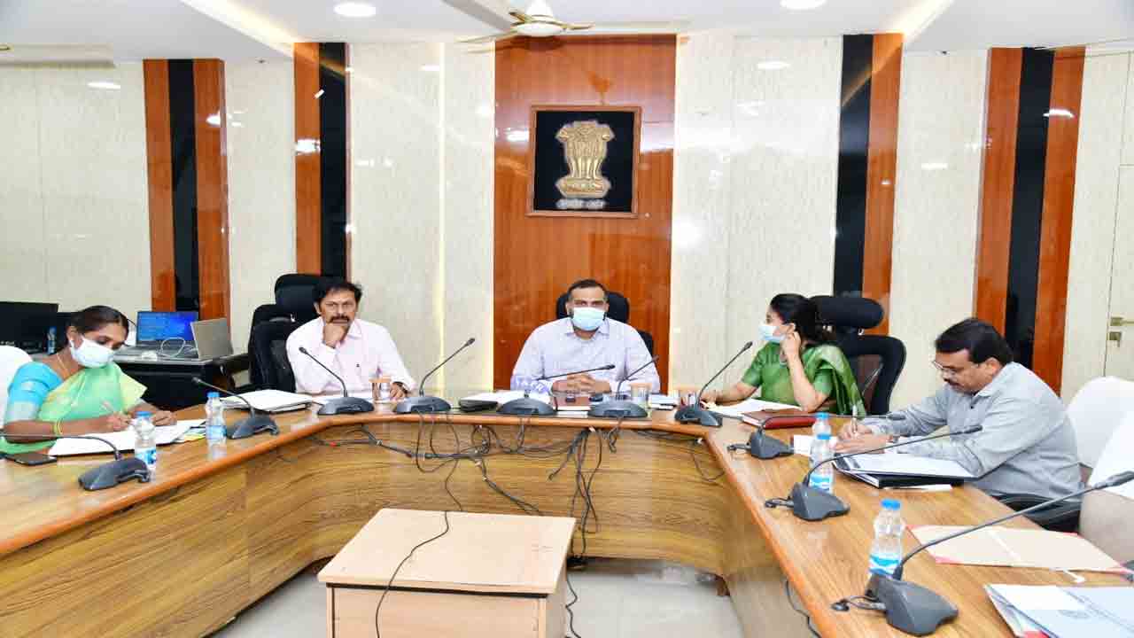 ‘డబుల్‌’ ఇండ్లను పంపిణీకి సిద్ధం చేయాలి