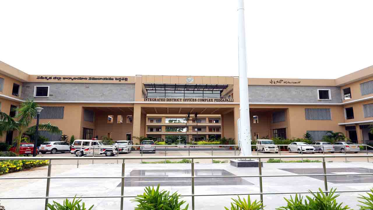 చేరువైన పాలన