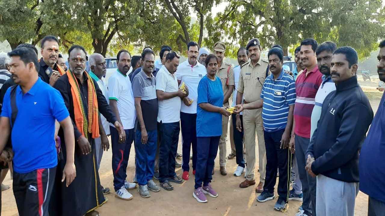 దృఢ నిశ్చయంతో ప్రయత్నించాలి