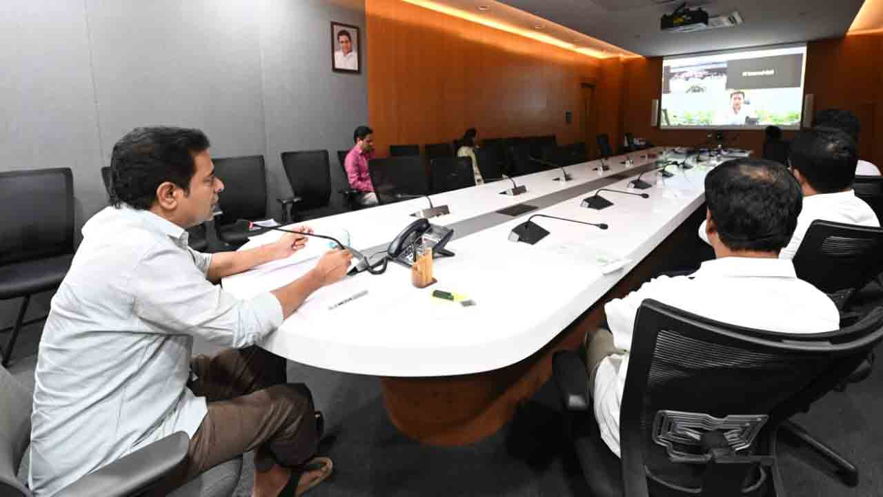 డిఫెన్స్‌ రంగంలో పెట్టుబడులకు తెలంగాణ అనుకూలం : కేటీఆర్‌